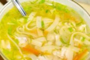 Bulvių, jautienos ir makaronų sriuba Gardi makaronų ir jautienos sriuba