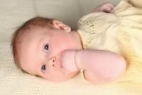 Bebeklerde gıda alerjisi nasıl görünür: fotoğraflı semptomlar ve tedavi yöntemleri