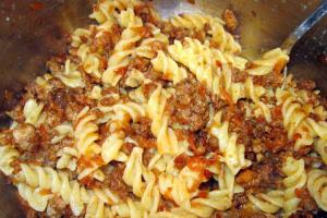स्पेगेटी पकाने का सबसे असामान्य तरीका
